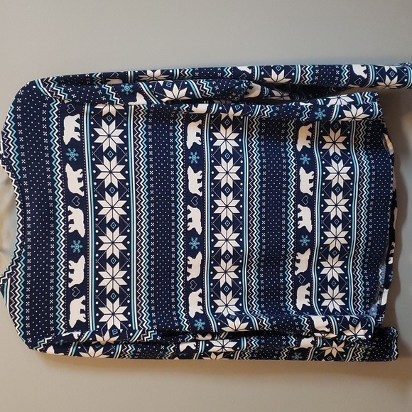 No Boundaries Polar Bear, Snowflakes and Dots Long Sleeve Top, XXL - Picture 4 of 4